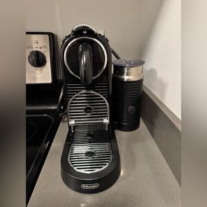 Nespresso CitiZ & Milk Coffee & Espresso Machine by De'Longhi